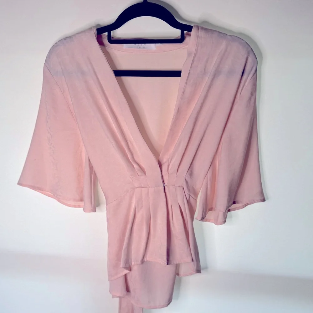 ASTR Blush Pink Satin Pleated Front V Neck Tie Kimono Top - Picture 6 of 14
